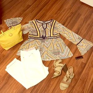 SOLD!!!Gorgeous bell sleeve spring blouse NWT 🌸🌞